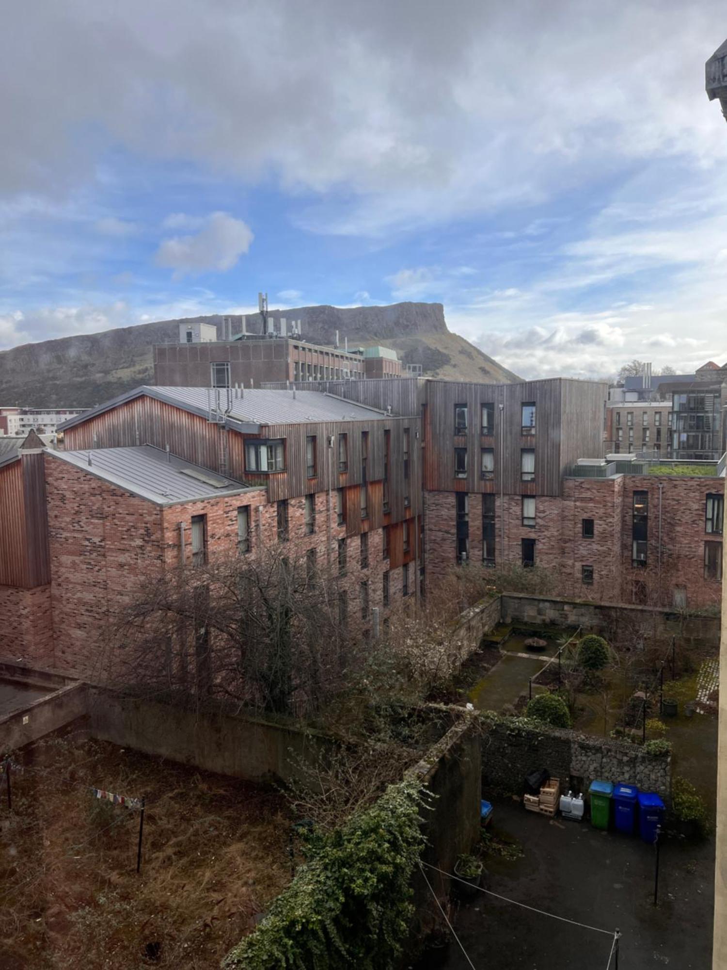 Crags View Apartment On The Royal Mile Édimbourg Extérieur photo